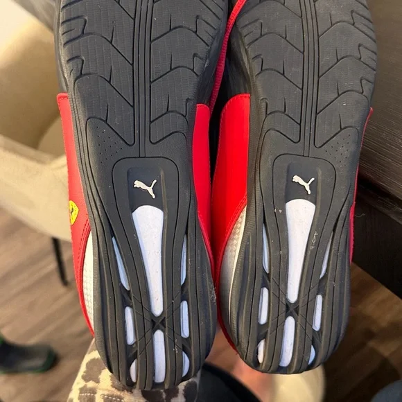 Puma Red and Black Low-Top Ferrari sneakers - Picture 5 of 5